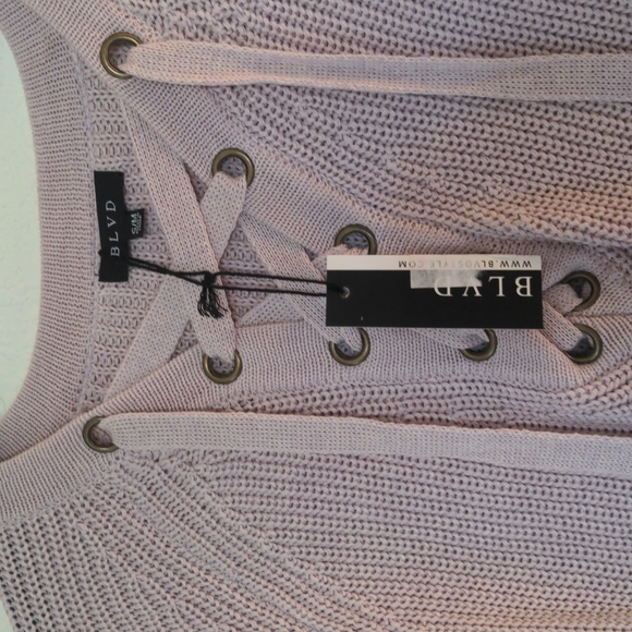 BLVD Knit Lace Front Tunic asymmetric hem Sz: S/M NWT - Picture 5 of 10